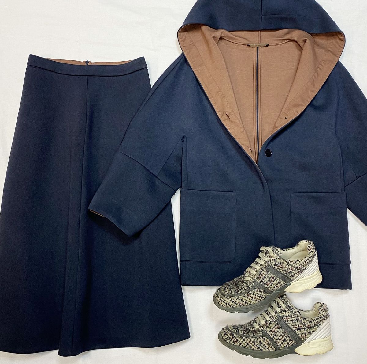 Костюм Weekend Max Mara размер S цена 12 308 рубКроссовки Chanel размер 41 цена 10 770 руб