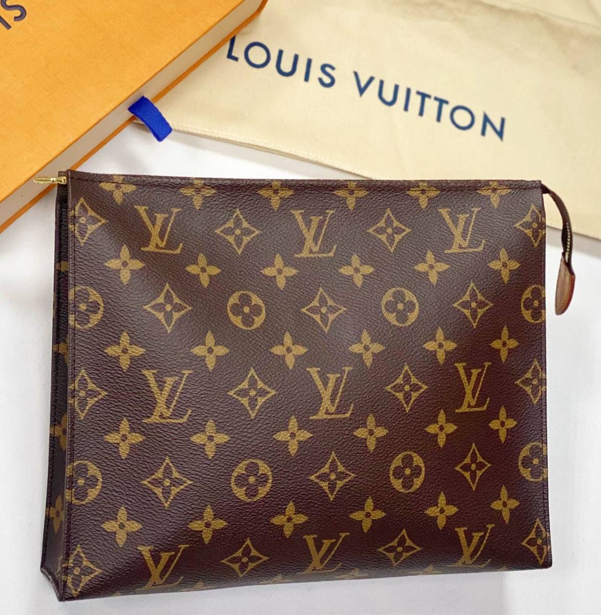 Косметичка Louis Vuitton размер 25/30 цена 62 620 руб