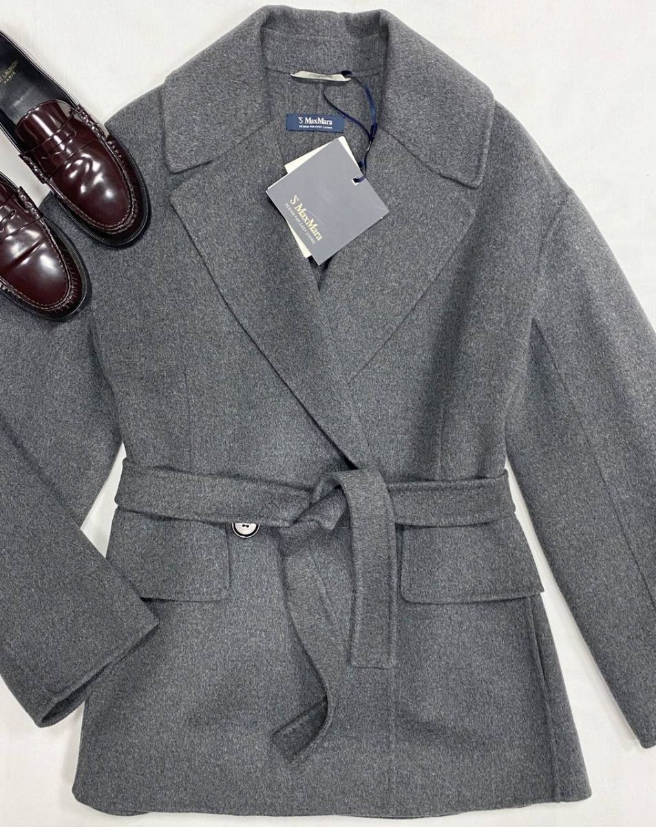 Полупальто S Max Mara размер 40 цена 46 965 руб/ с биркой/ новое/ 
Лоферы Saint Laurent размер 38 цена 23 483 руб
