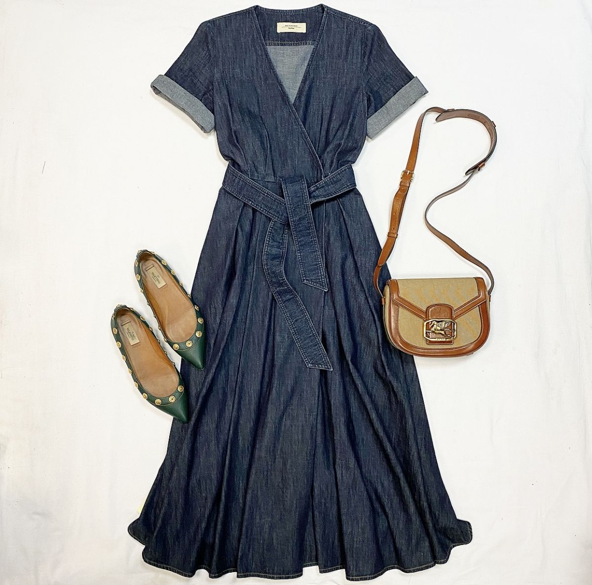 Платье Weekend Max Mara размер 40 цена 15 385 руб 
Балетки Valentino размер 41 цена 15 385 руб
Сумка Etro 