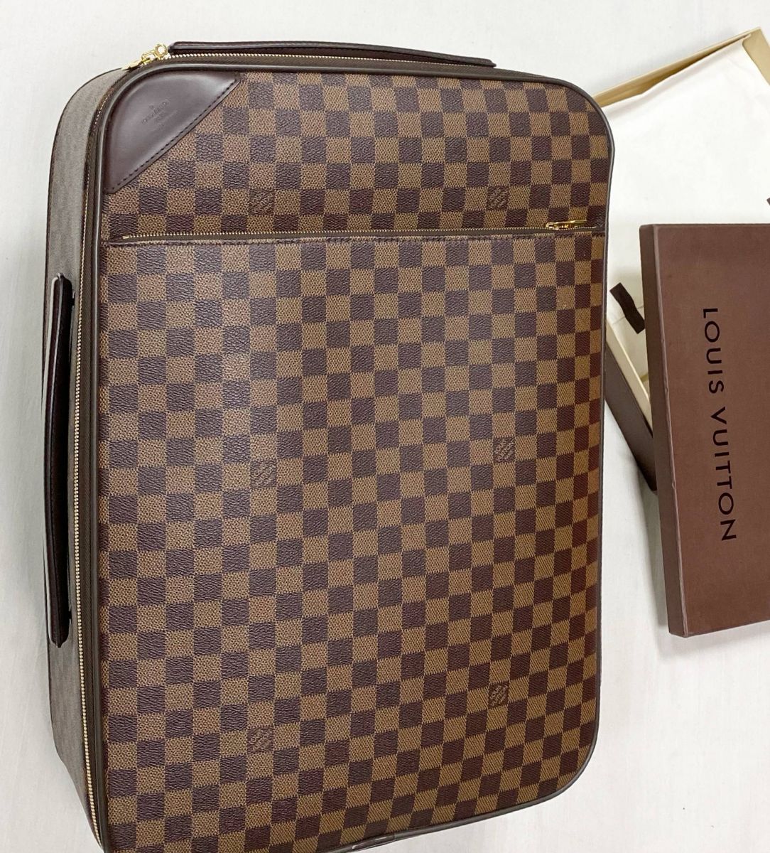 Чемодан Louis Vuitton размер 35/50 цена 125 240 руб