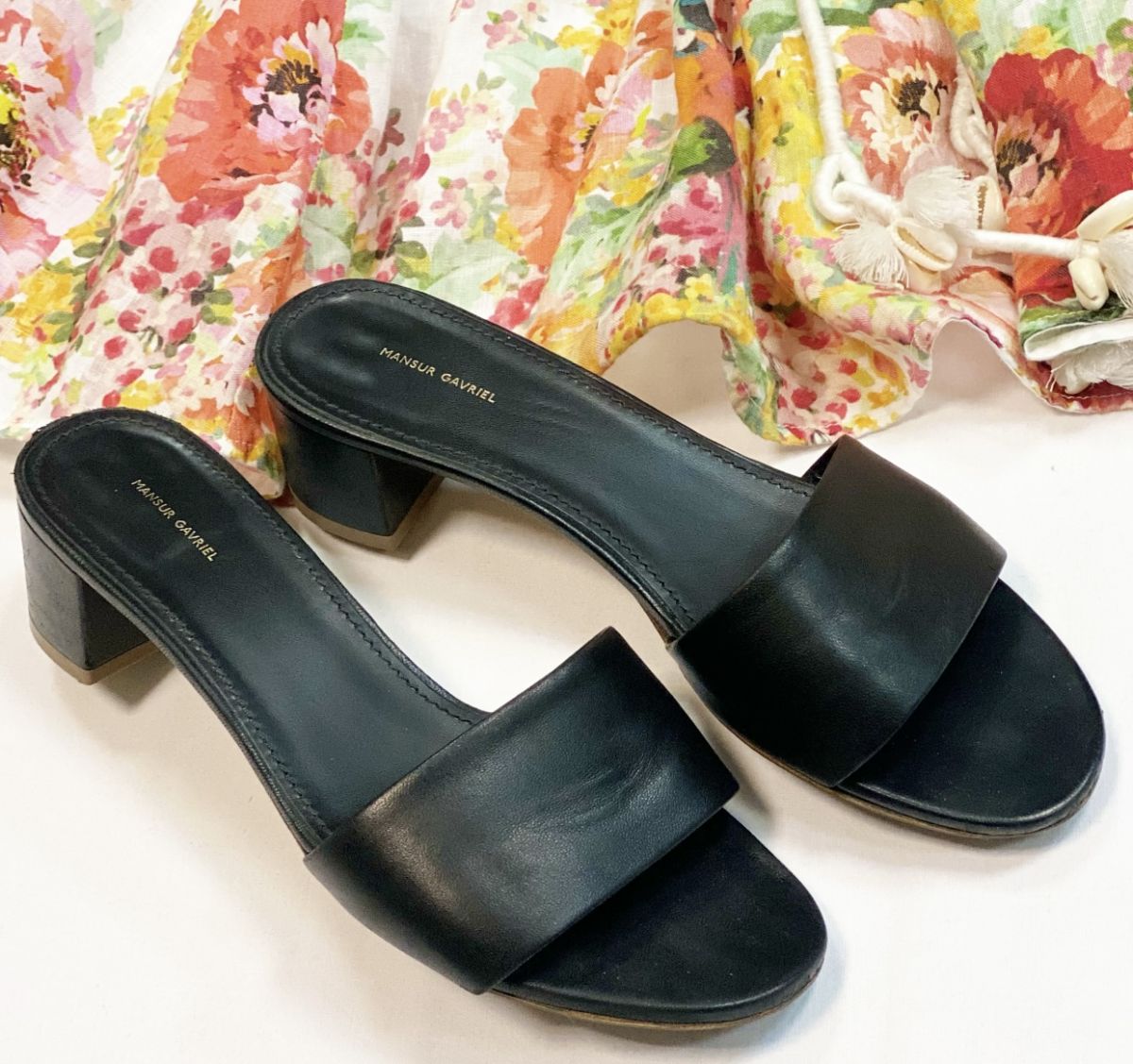 
Сабо Mansur Gavriel размер 38 цена 15 385 руб 