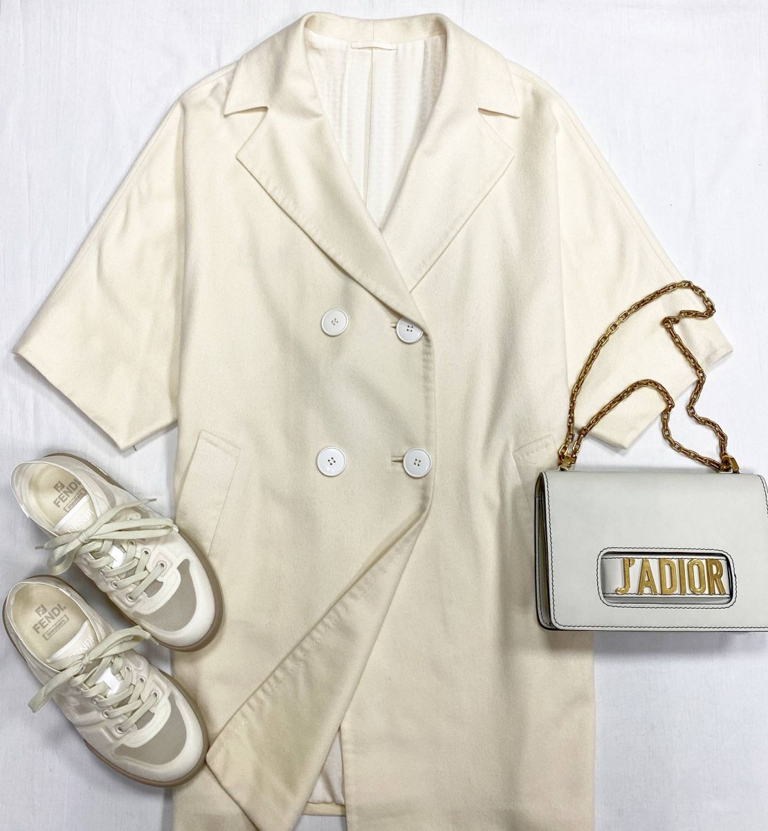 Пальто / кашемир / Kiton размер 42 цена 31 310 руб
Кеды Fendi размер 39 цена 54 793 руб 
Сумка Christian Dior