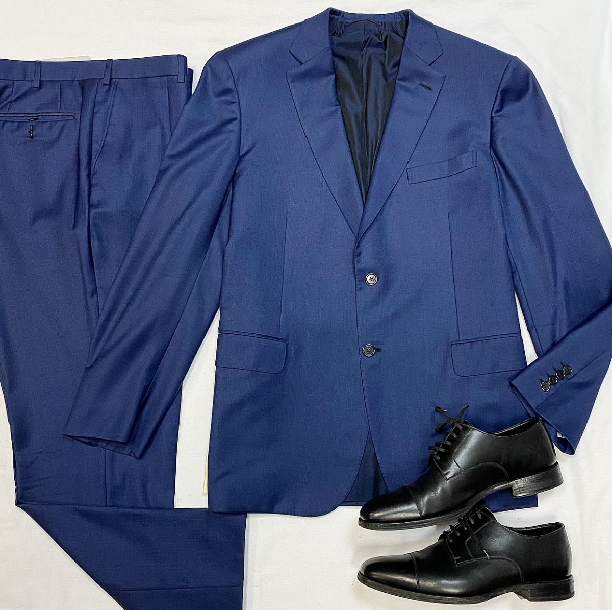 Костюм Brioni размер 54 цена 46 155 руб
Ботинки Tom Ford размер 44 цена 15 385 руб 