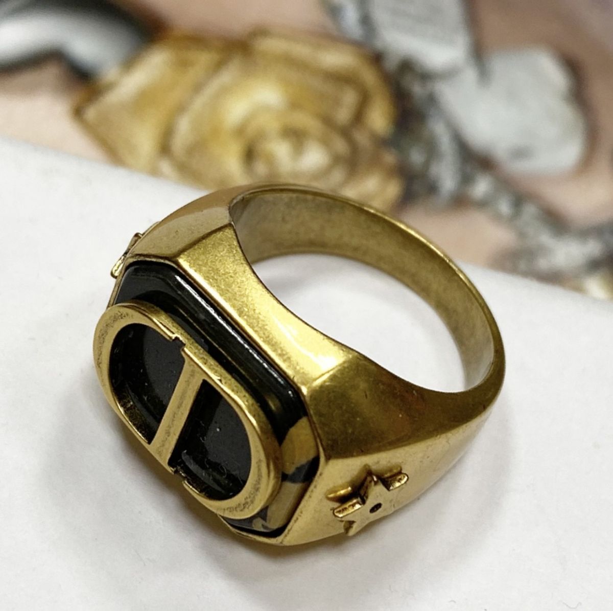 Кольцо Dior размер M цена 15 655 руб