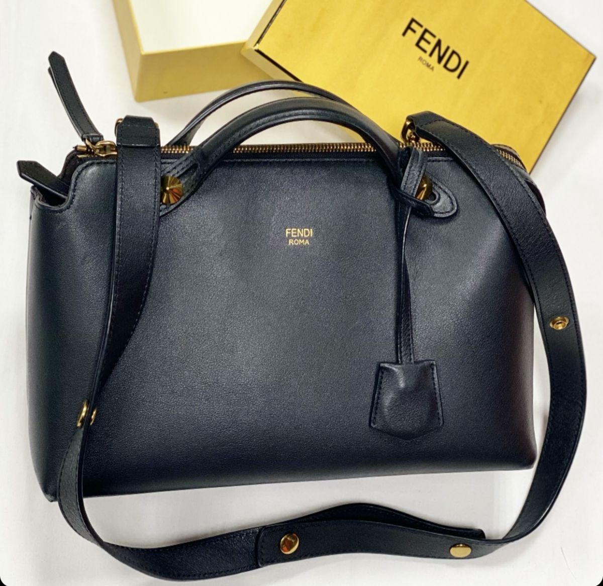 Сумка Fendi размер 30/15 цена 38 463 руб 