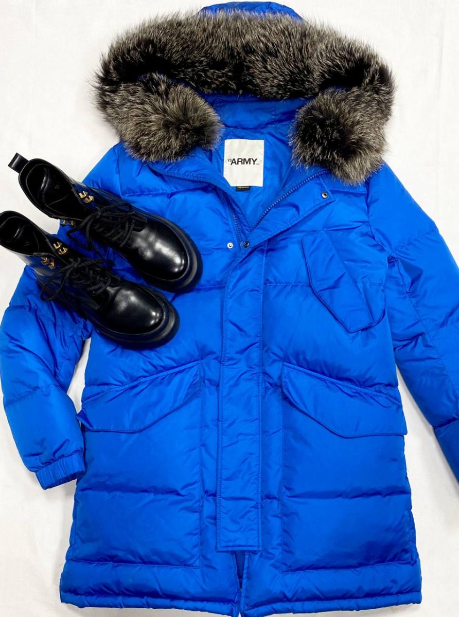 Пуховик Yves Salomon размер S цена 54 793 руб
Ботинки Valentino размер 35.5 цена 31 310 руб