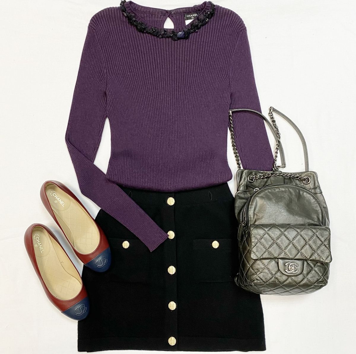 Кофта Chanel размер 44 цена 10 770 рубЮбка Chanel размер 34 цена 15 385 рубТуфли Chanel размер 38.5 цена 26 155 рубРюкзак Chanel
