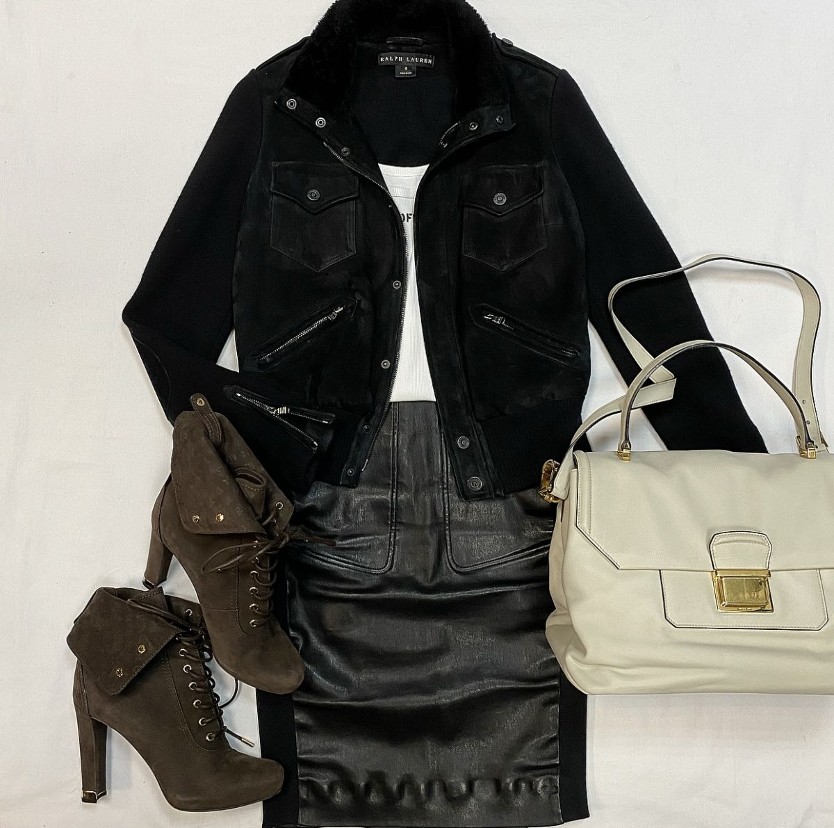 Куртка / замша / кашемир / Ralph Lauren 6 цена 30 770 руб Юбка / кожа / Balenciaga размер 38 цена 15 385 руб Ботильоны Louis Vuitton размер 40 цена 23 078 руб Сумка Miu Miu