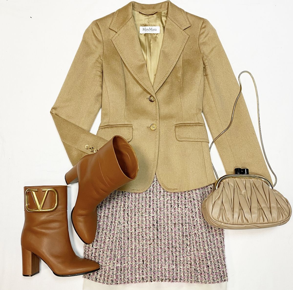 Жакет Max Mara размер 34 цена 15 385 руб Юбка / твид / Christian Dior размер 36 цена 15 385 рубБотильоны Valentino размер 39 цена 30 770 руб Сумка Miu Miu