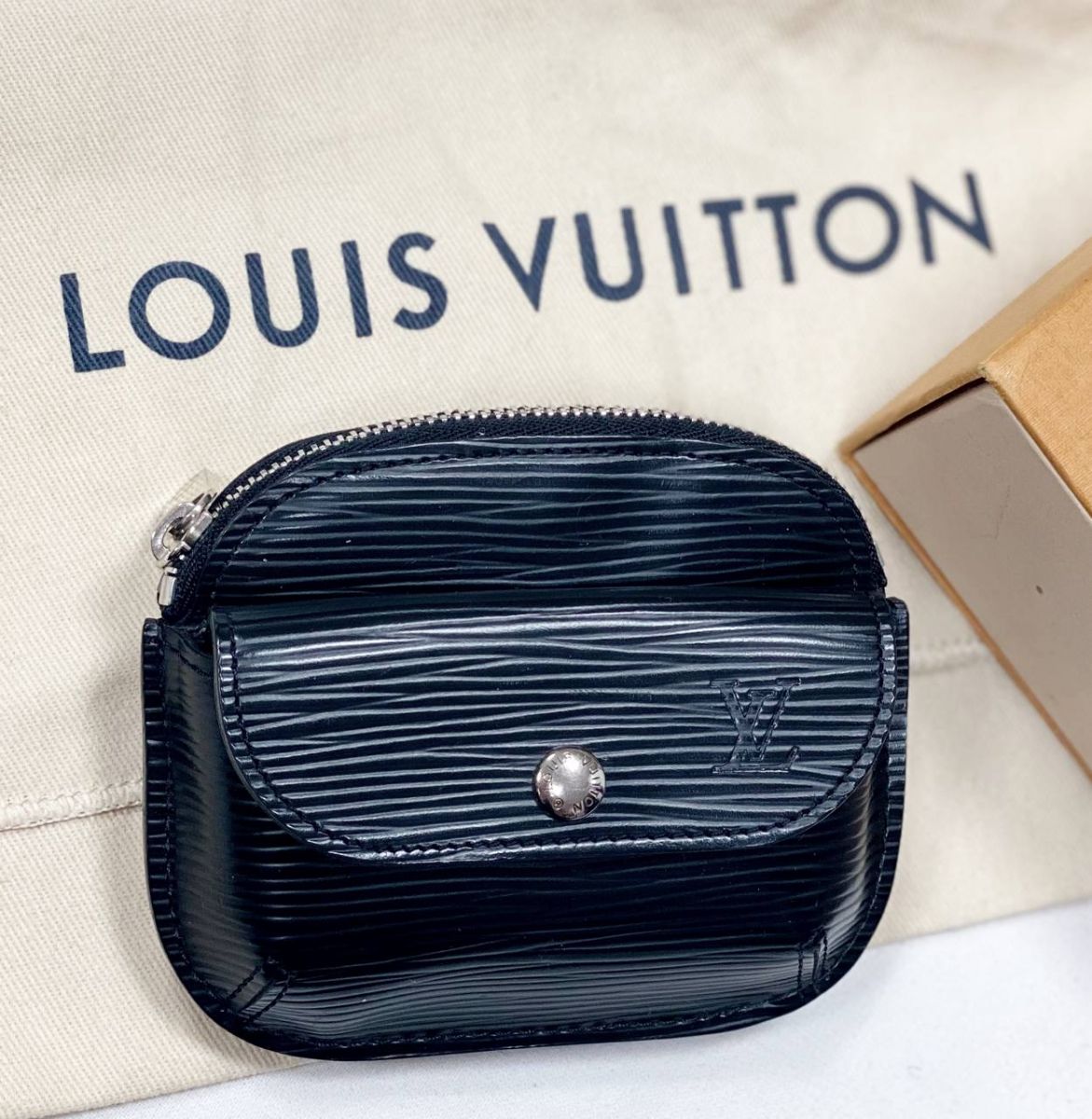 Кошелек Louis Vuitton цена 15 655 руб