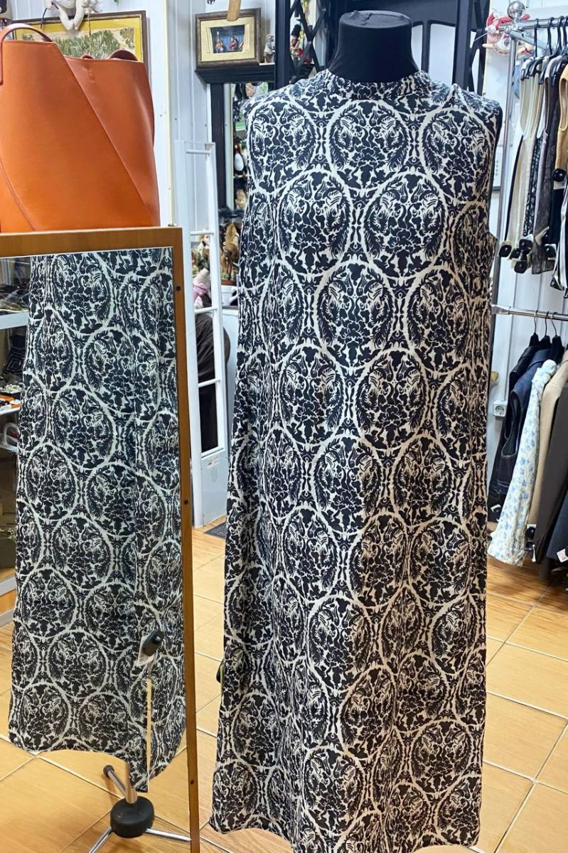 Платье S Max Mara размер 42 цена 15 655 руб
Платье Windsor размер 44 цена 12 524 руб
Платье Baatrice размер 38 цена 10 959 руб
Платье Armani размер 40 цена 9 393 руб