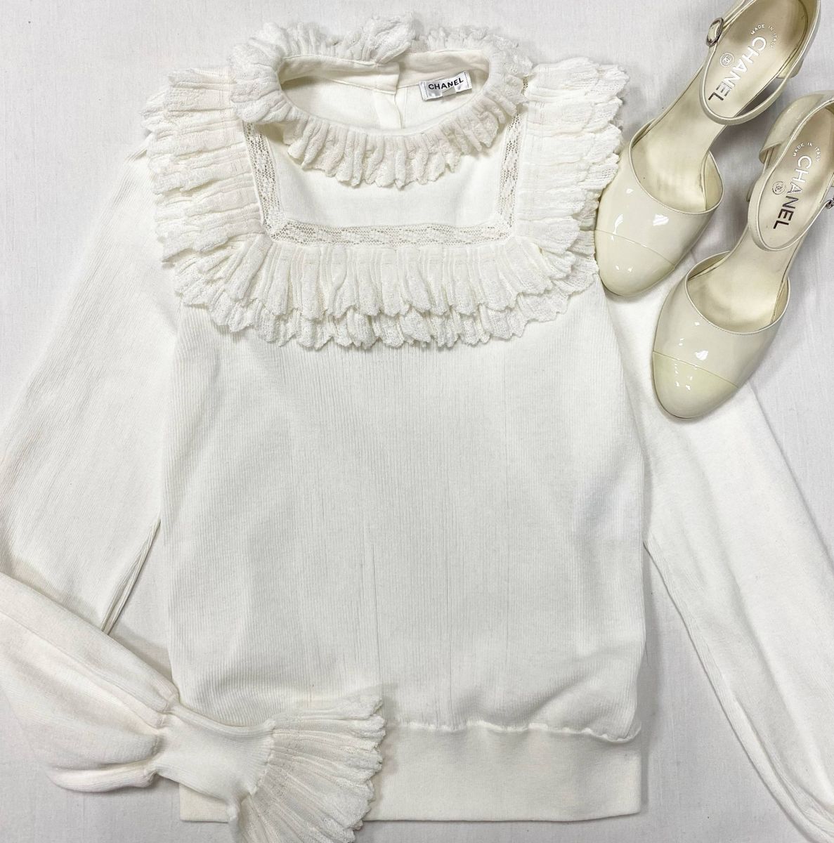 Кофта Chanel размер 38 цена 62 620 руб Туфли Chanel размер 38.5 цена 31 310 руб