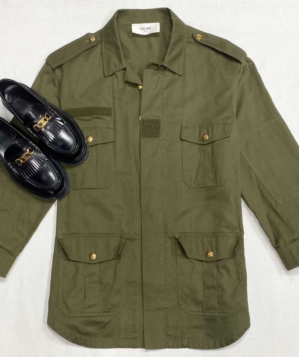 Рубашка Celine размер 40 цена 78 275 руб
Лоферы Celine размер 38 цена 23 483 руб