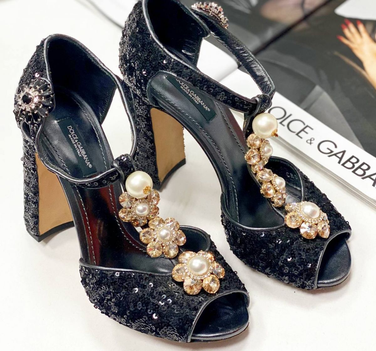 Босоножки / пайетки / камни / Dolce Gabbana размер 37 цена 23 078 руб