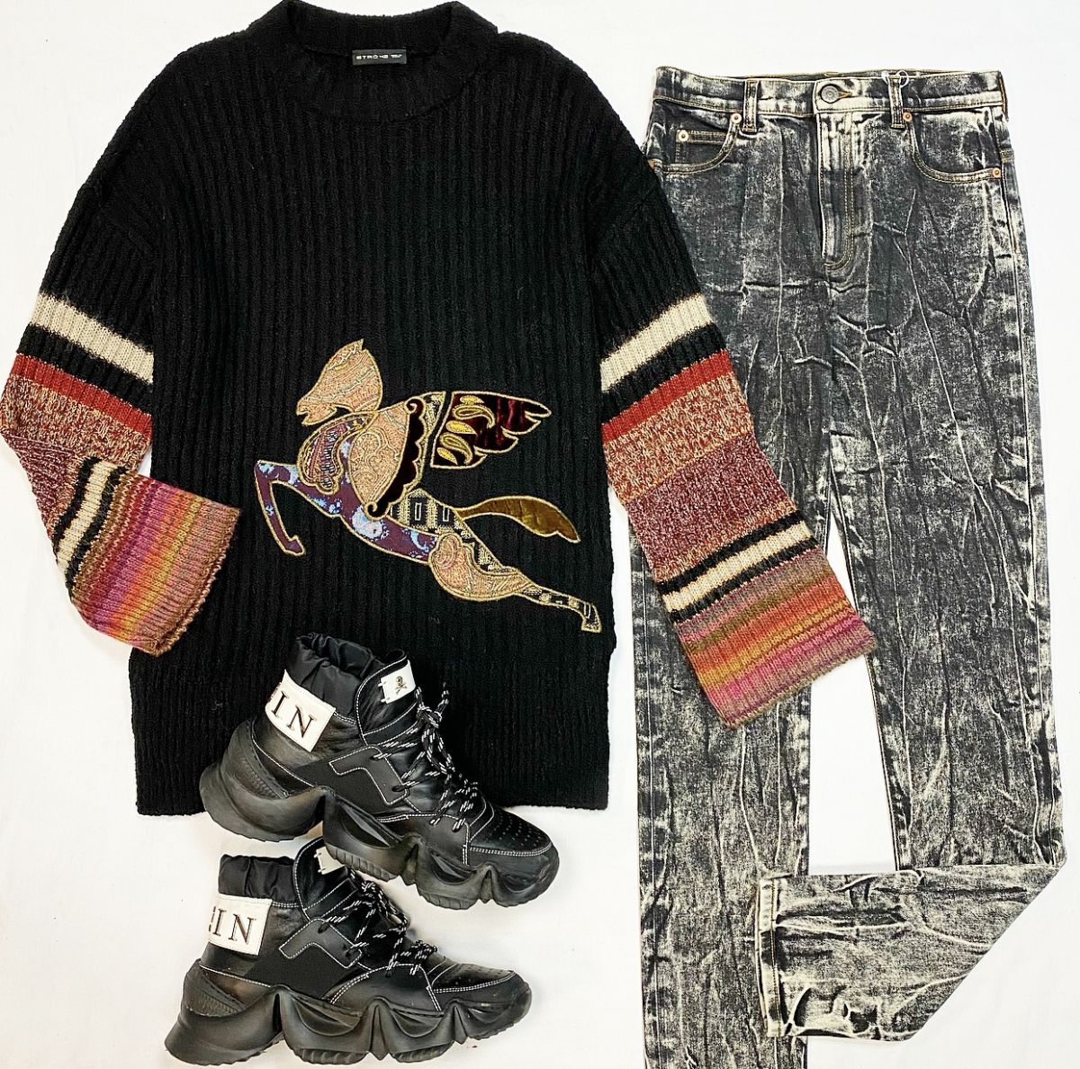 Свитер Etro размер 42 цена 18 463 руб Джинсы Gucci размер 25 цена 23 078 руб Кроссовки Philipp Plein размер 41 цена 15 385 руб