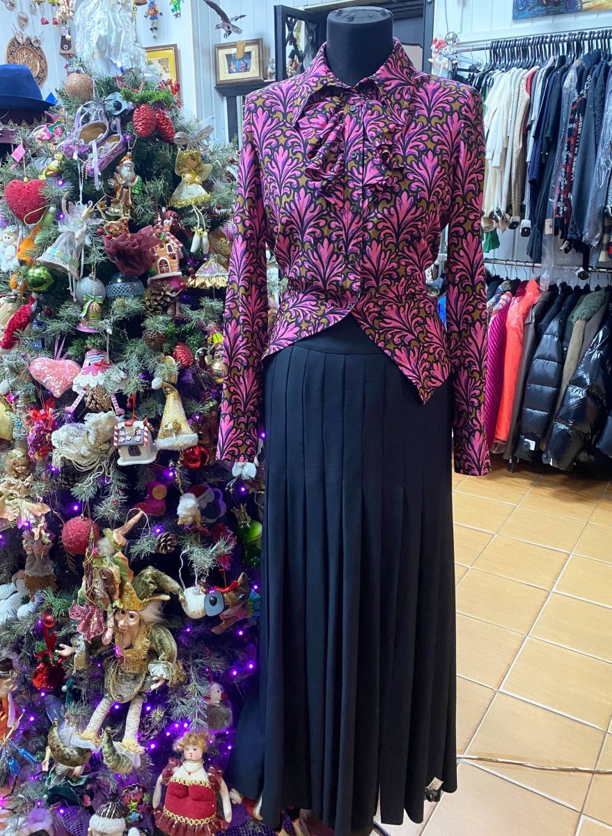 Юбка Chanel размер 42 цена 46 965 руб
Блузка Miu Miu размер 40 цена 15 655 руб