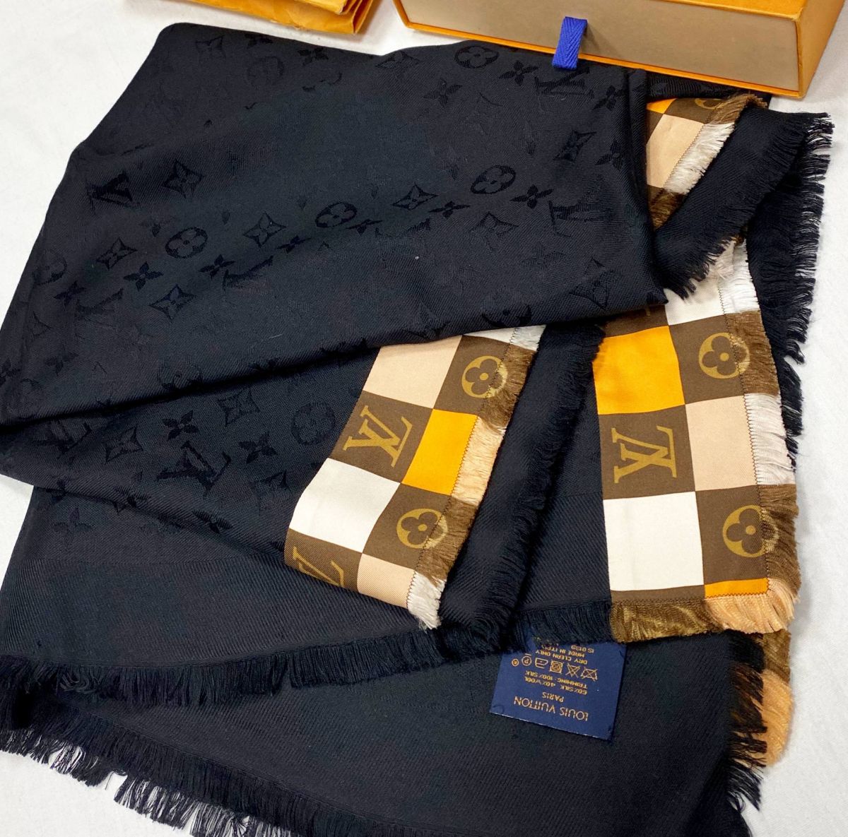 Шаль / шелк / шерсть / Louis Vuitton размер 140/140 цена 31 310 руб