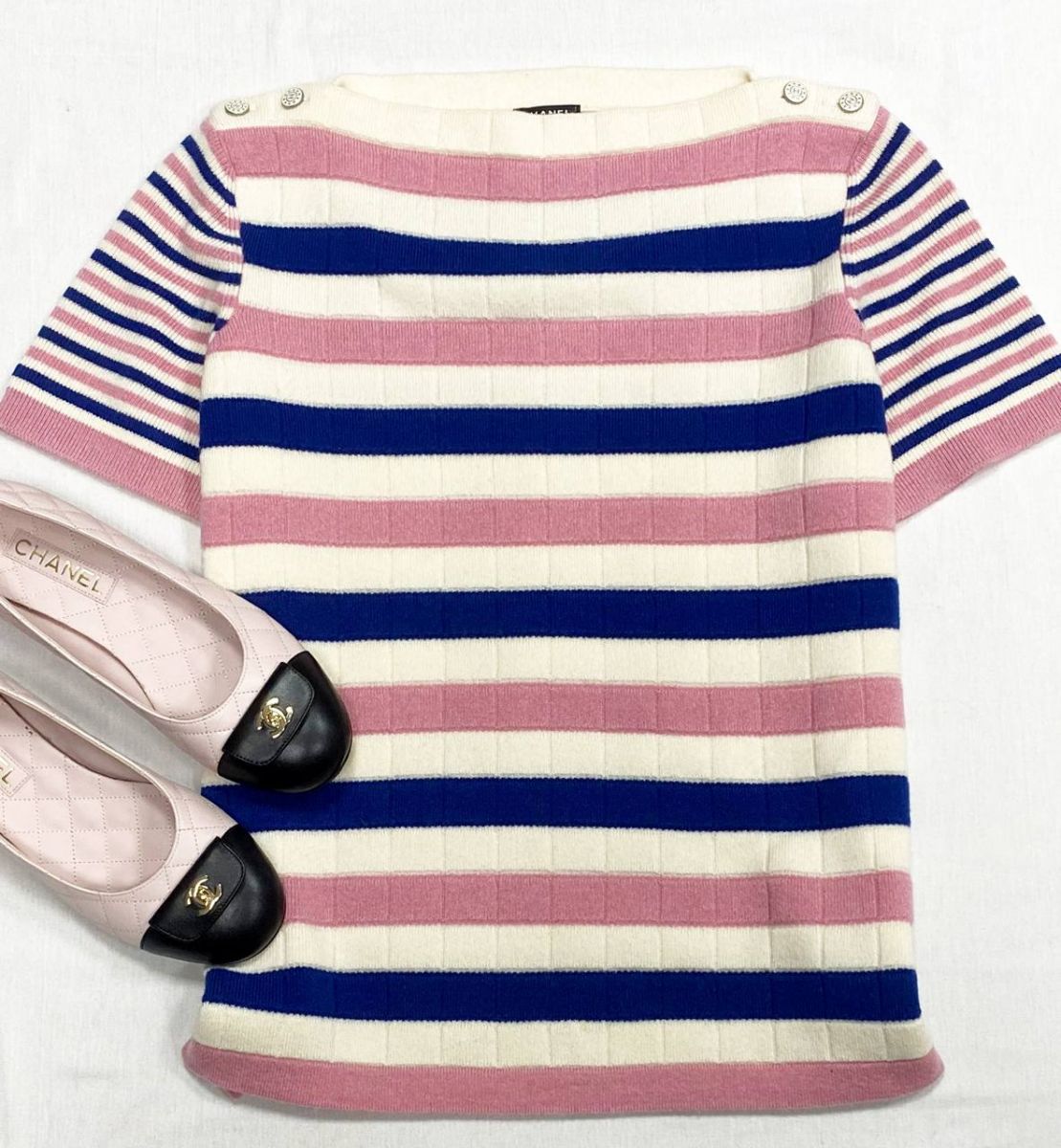 Кофта Chanel размер 46 цена 23 483 руб
Балетки Chanel размер 39.5 цена 109 585 руб