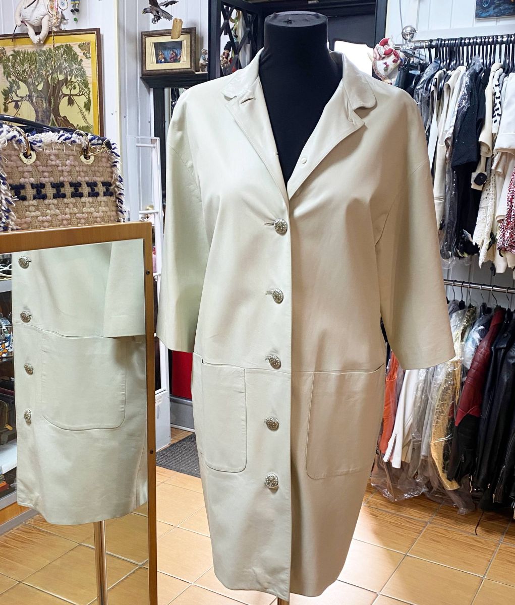 Пальто/ кожа/ Chanel размер 44 цена 391 375 руб