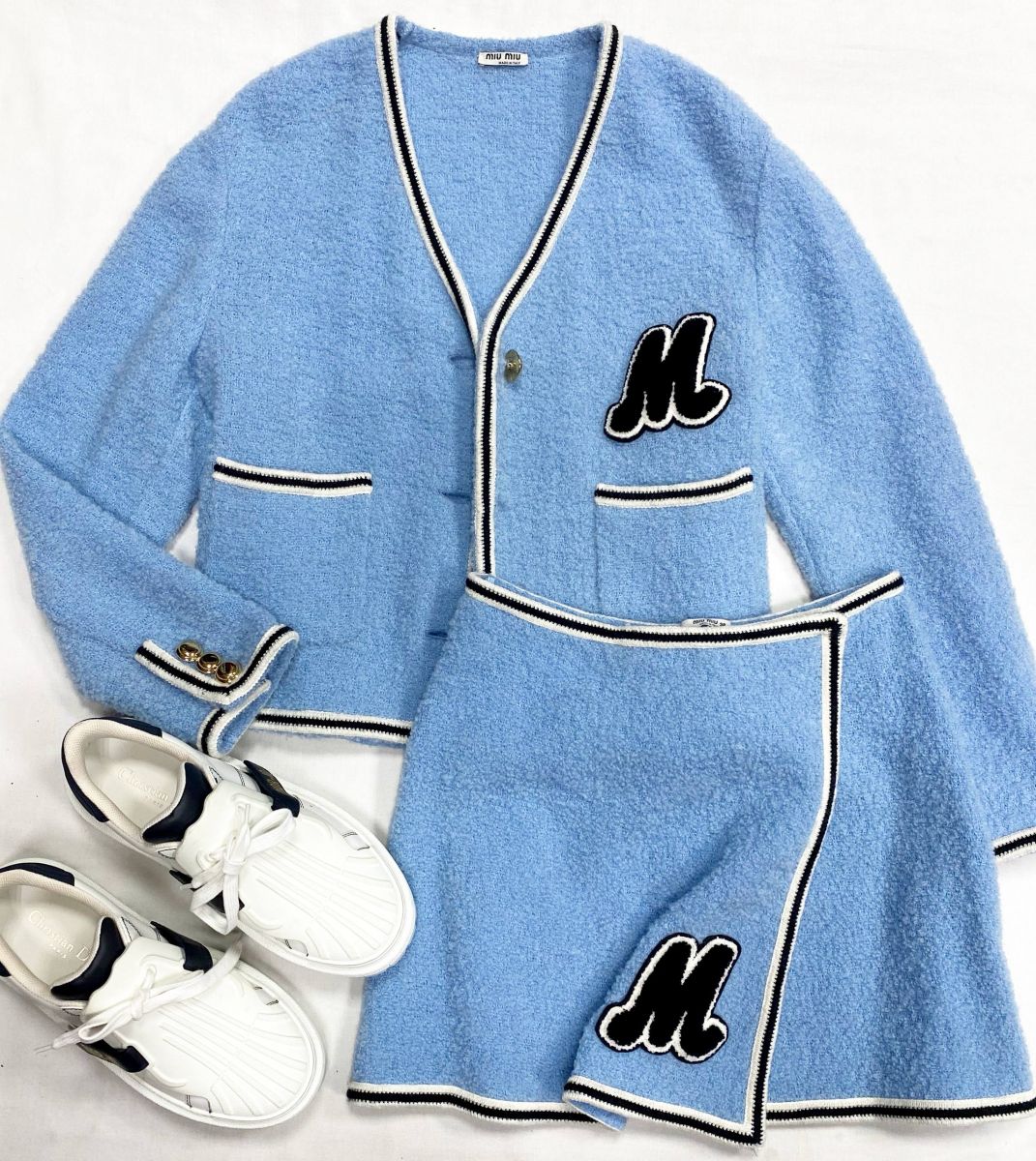 Костюм Miu Miu размер 38 цена 93 930 руб
Кроссовки Christian Dior размер 38 цена 39 138 руб
