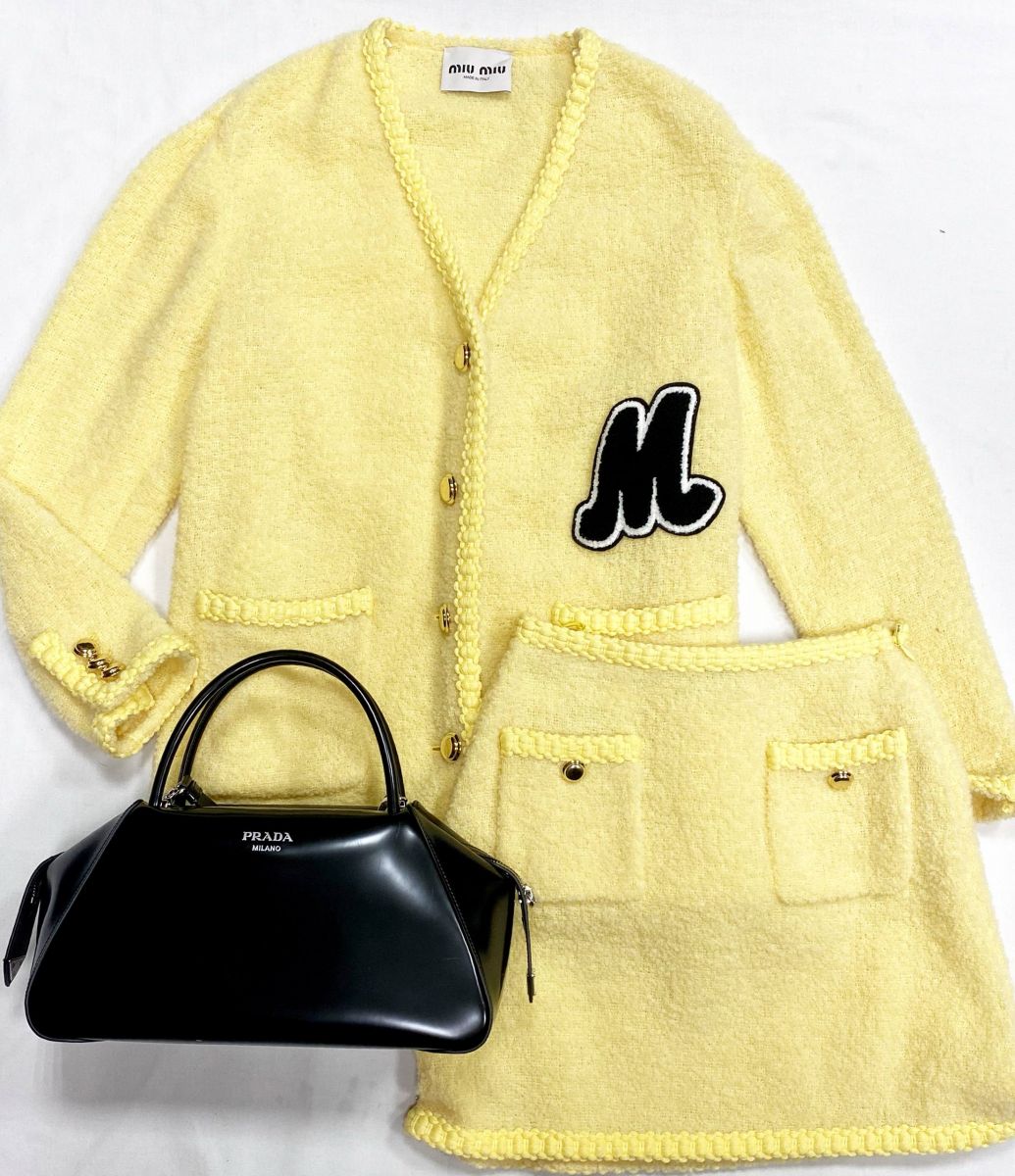 Костюм Miu Miu размер 38 цена 93 930 руб
Сумка Prada 
