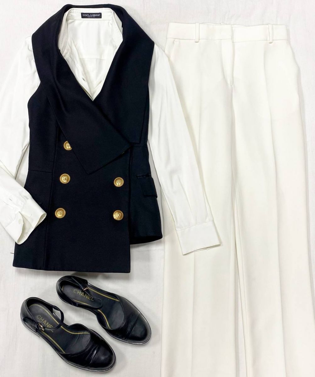 Жилет Balmain размер 36 цена 31 310 руб Блузка Dolce Gabbana размер 40 цена 7 828 руб Брюки Ermanno Scervino размер 40 цена 15 655 руб Туфли Chanel размер 39 цена 46 965 руб