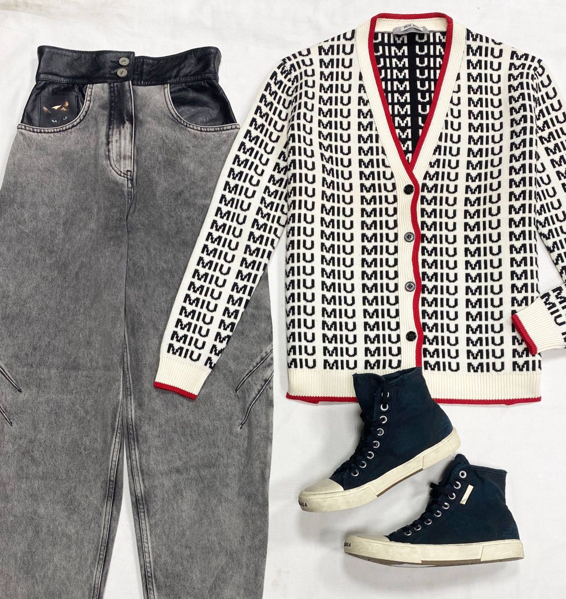 Кардиган Miu Miu размер 38 цена 46 965 руб
Джинсы Ulyana Sergeenko размер S цена 23 483 руб
Кеды Balenciaga размер 39 цена 23 483 руб 