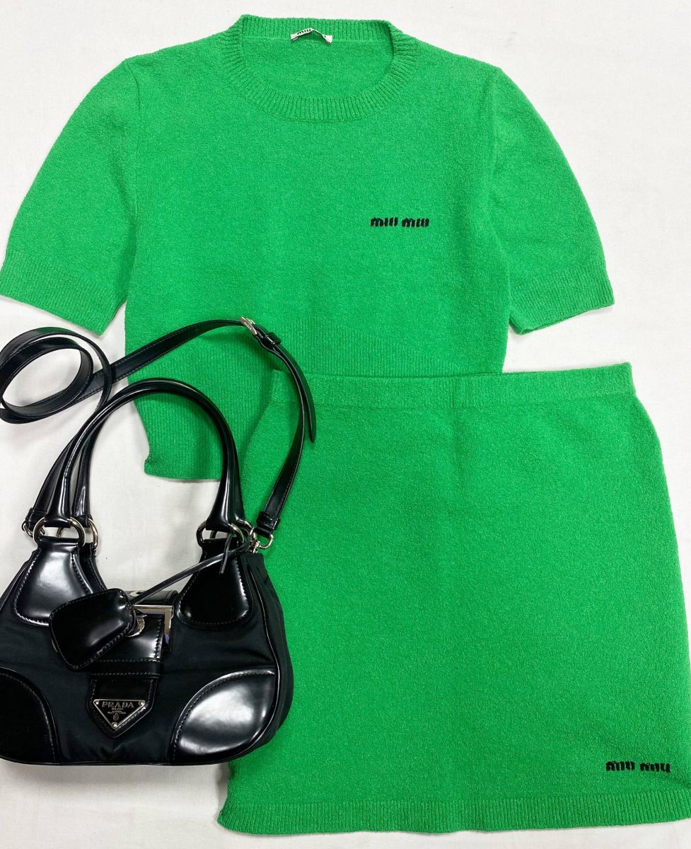 Костюм Miu Miu размер 38 цена 46 965 руб
Сумка Prada 