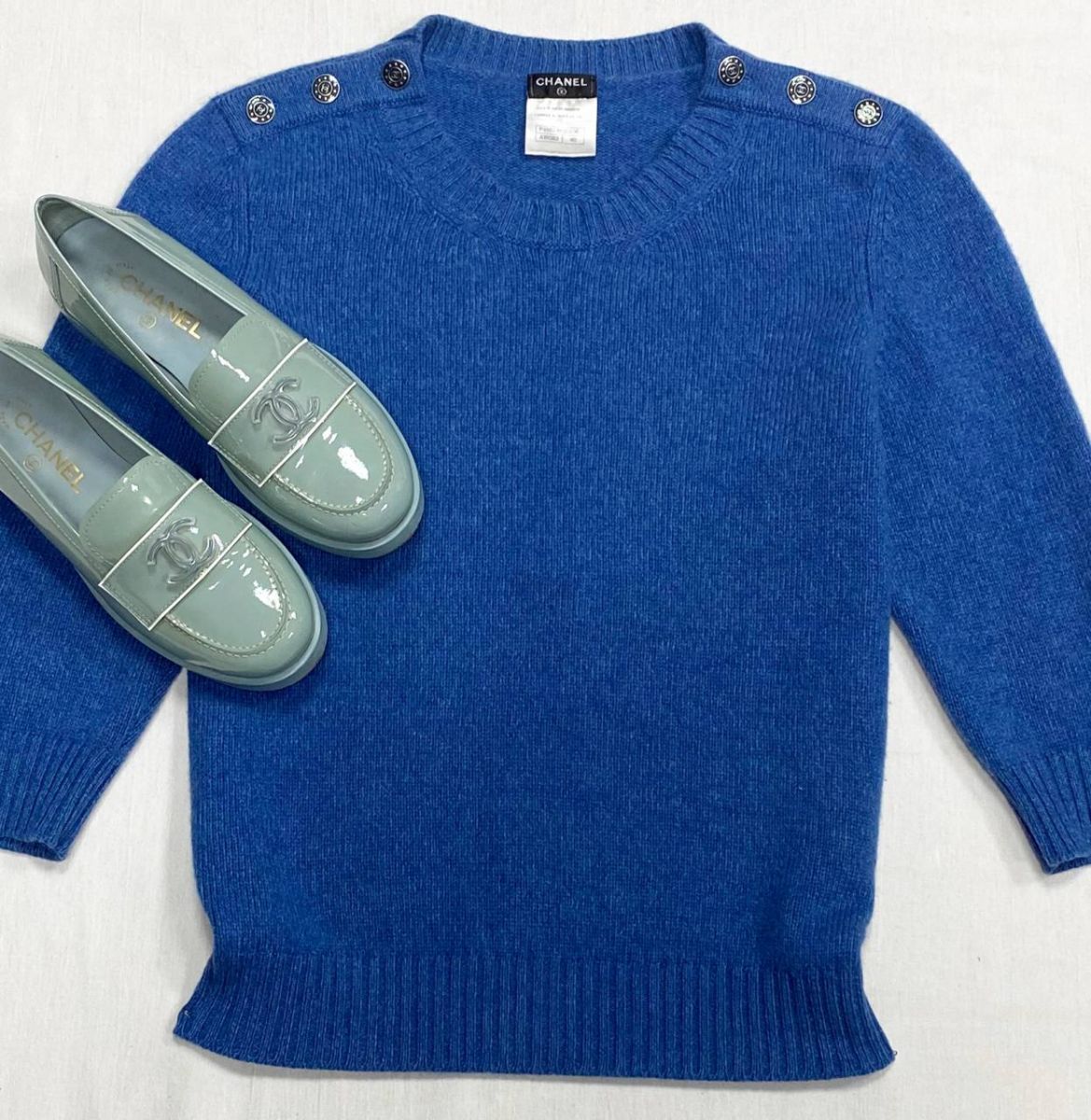 Кофта Chanel размер 40 цена 31 310 рубЛоферы Chanel размер 38.5 цена 39 138 руб