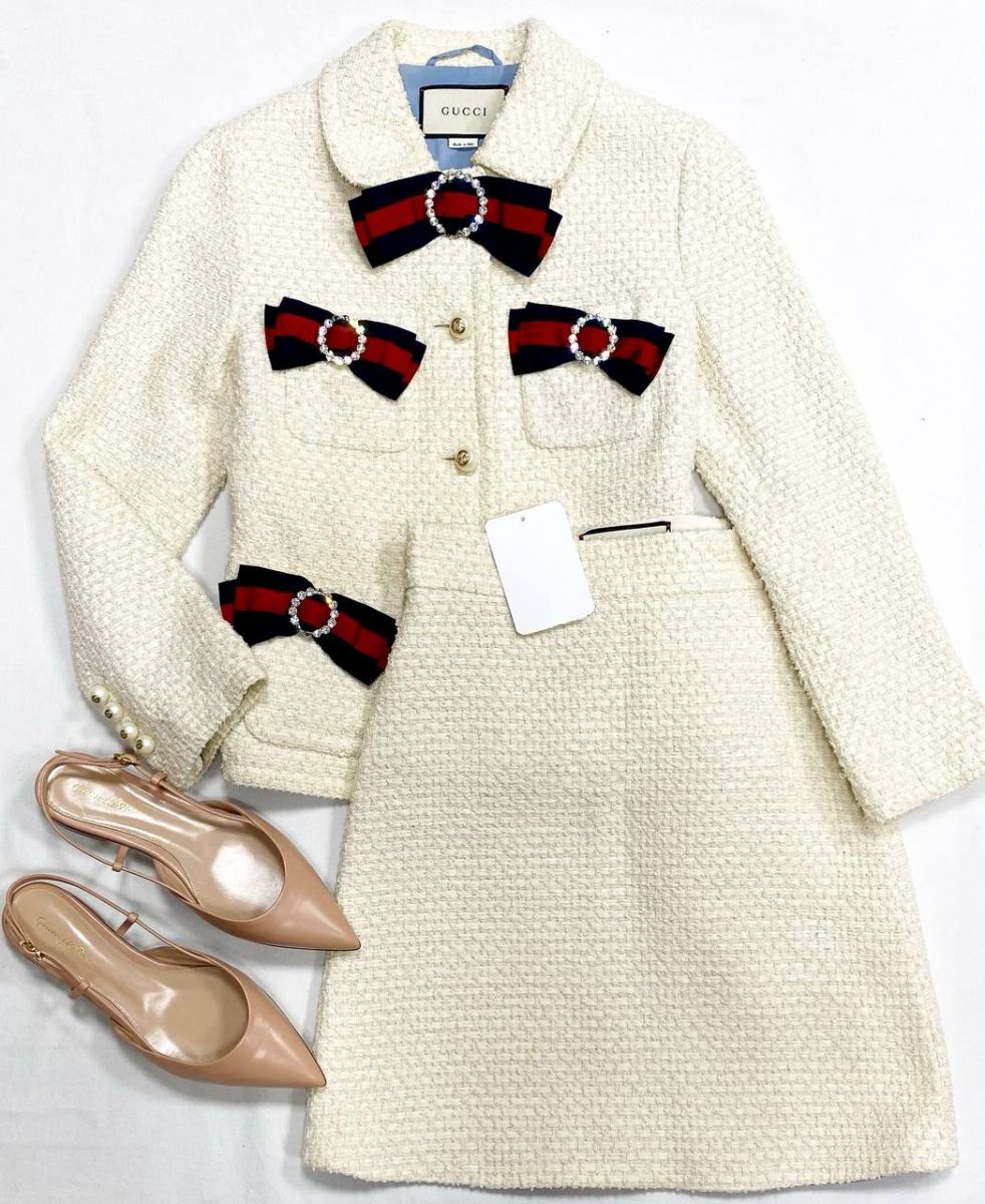 Жакет /камни/ Gucci размер 40 цена 46 965 руб
Юбка Gucci размер 40 цена 23 483 руб
Мюли Gianvito Rossi размер 37.5 цена 23 483 руб