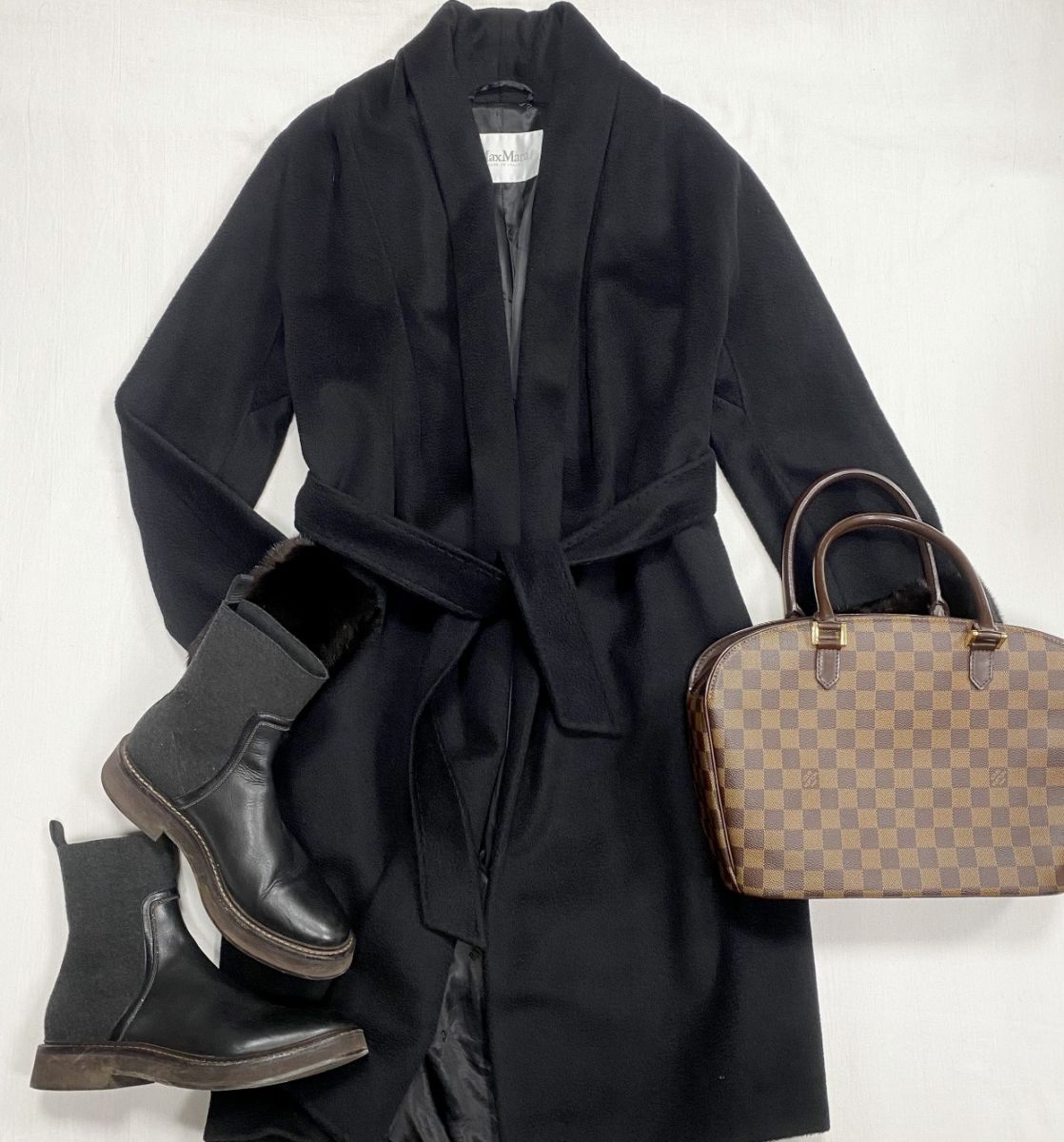 Пальто / отделка мех норки / Max Mara размер 48 цена 46 965 руб 
Ботинки Brunello Cucinelli размер 39 цена 31 310 руб 
Сумка Louis Vuitton