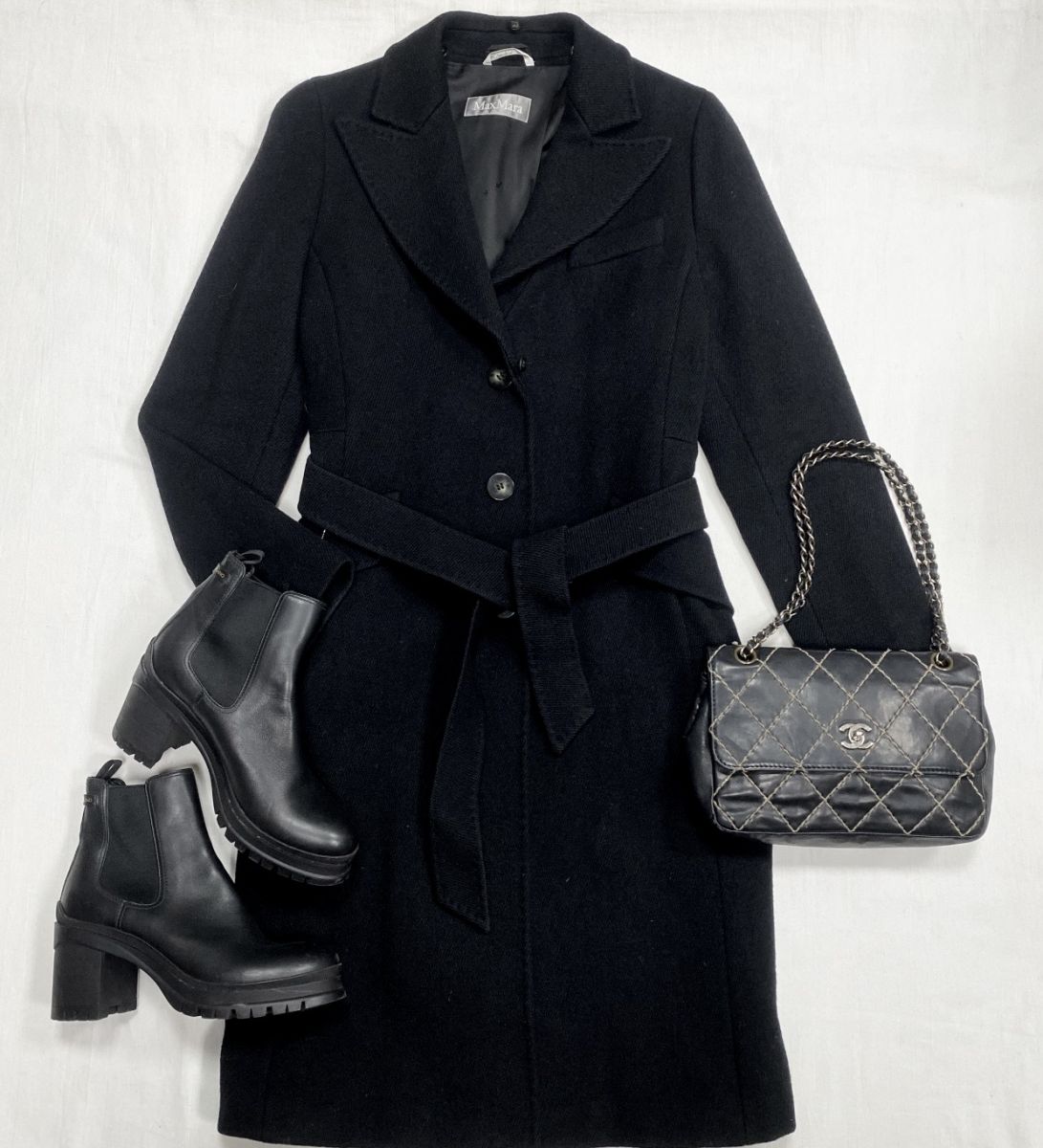 Пальто Max Mara размер 46 цена 23 483 руб 
Ботинки Prada размер 39.5 цена 23 483 руб 
Сумка Chanel