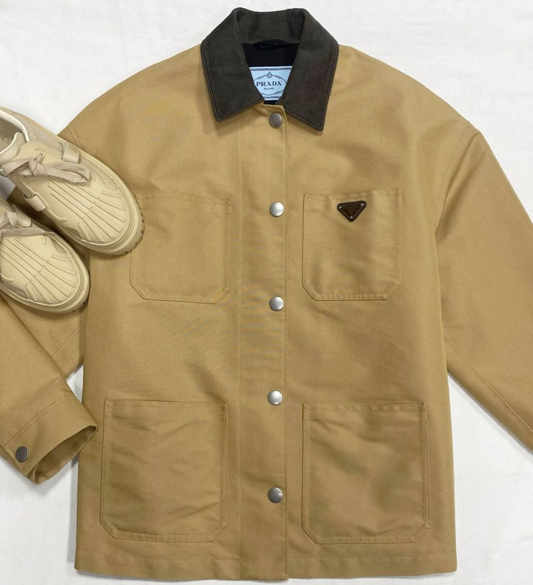 Куртка Prada размер 38 цена 109 585 руб
Кеды Christian Dior размер 38 цена 39 138 руб