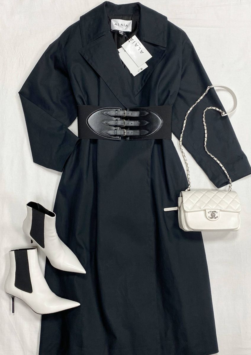 Пальто Alaïa размер 38 цена 156 550 руб / новое с бирками / 
Ботильоны Tom Ford размер 38.5 цена 39 138 руб 
Сумка Chanel
