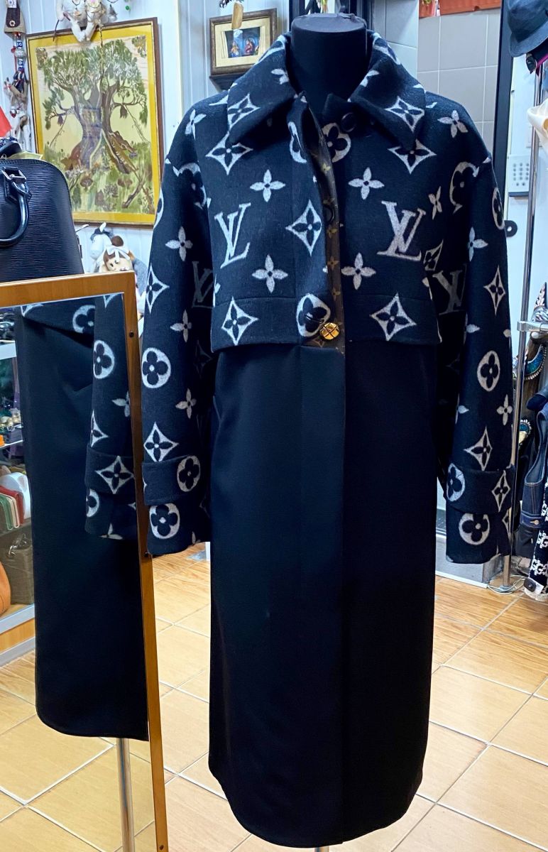Пальто Louis Vuitton размер 40 цена 187 860 руб/ с биркой/