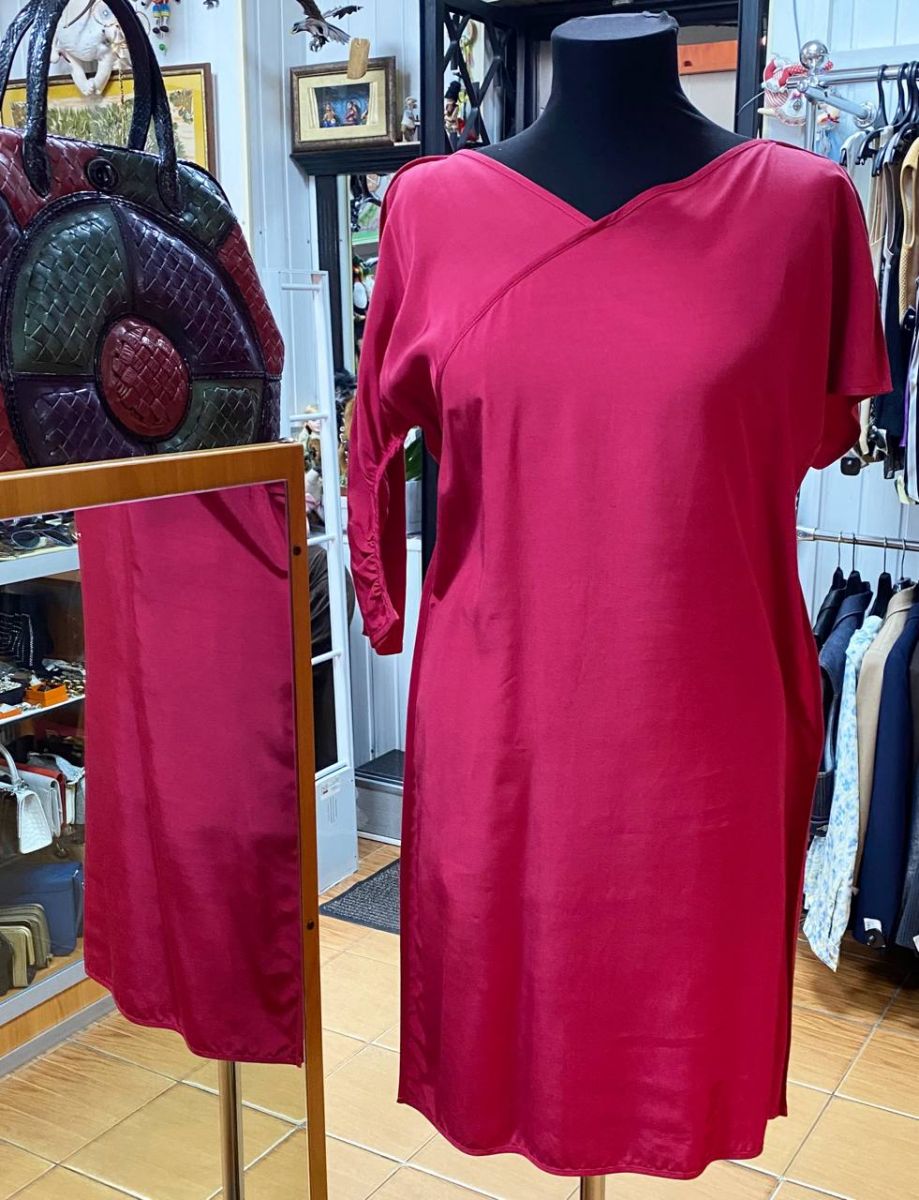 Платье Fendi размер 44 цена 10 959 руб 
Платье Blumarine размер 44 цена 10 959 руб
Платье Paizza Sempione размер 42 цена 10 959 руб
Платье Prada размер 40 цена 7 828 руб