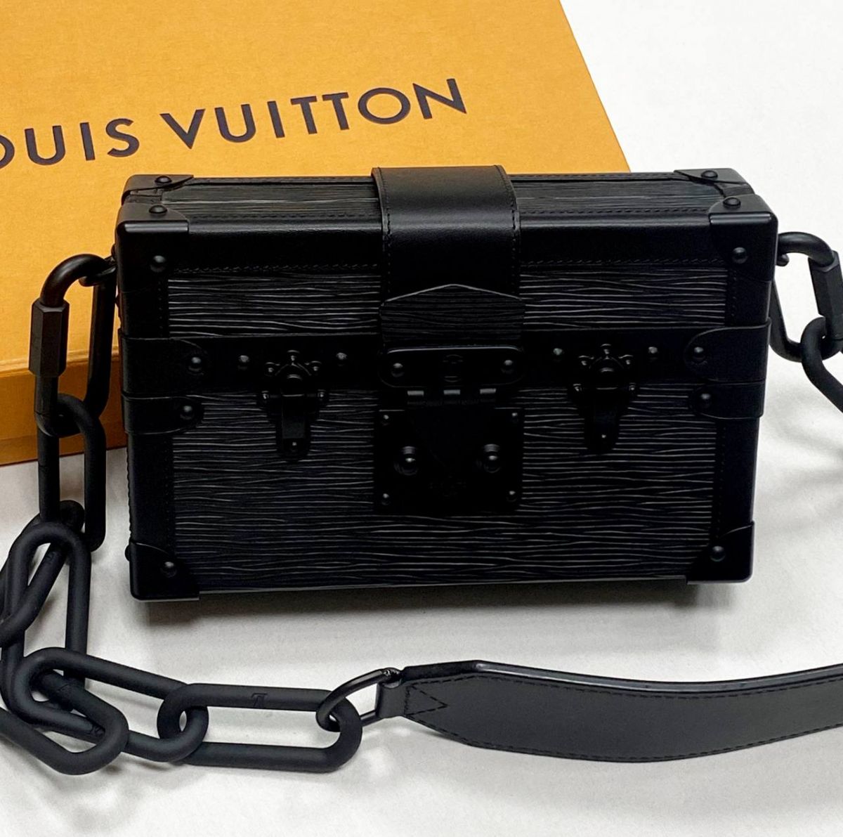 Сумка / двойной ремень/ Louis Vuitton размер 20/12 цена 234 825 руб 