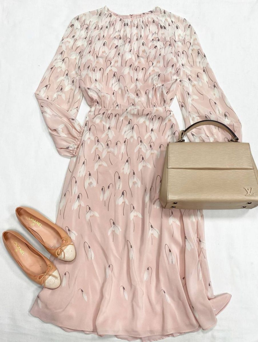 Платье Valentino размер 38 цена 31 310 руб
Туфли Stuart Weitzman размер 40 цена 7 828 руб
Сумочка Saint Laurent 
