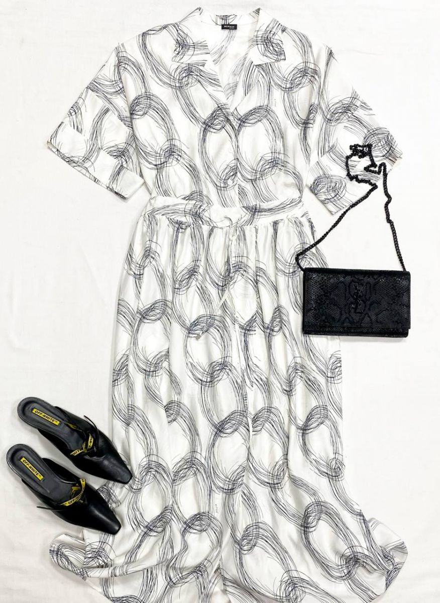 Платье Kiton размер 42 цена 62 620 рубМюли Off White размер 39 цена 12 524 рубСумка Ysl