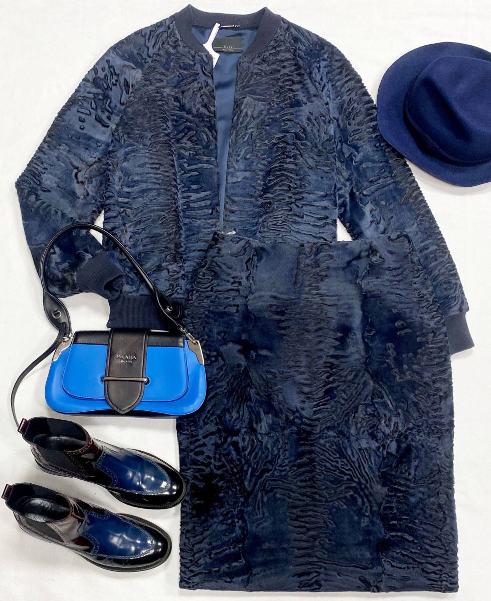 Костюм Cвакара размер 42 цена 109 585 руб
Ботинки Tod’s размер 38.5 цена 15 655 руб
Сумка Prada 