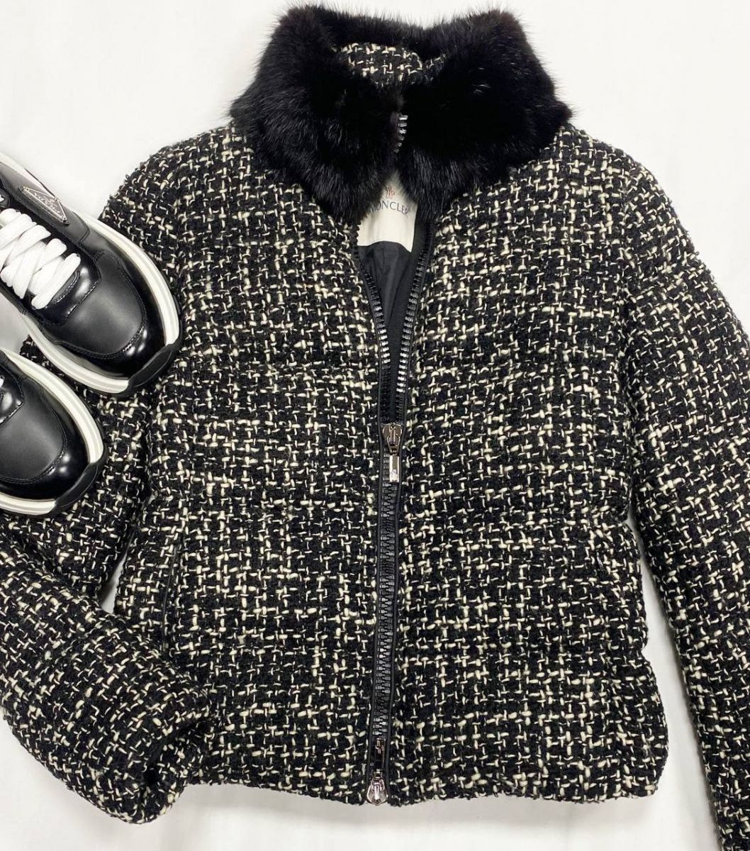 Пуховик / твид/ Moncler размер 0 цена 39 138 руб
Кроссовки Prada размер 39 цена 125 240 руб