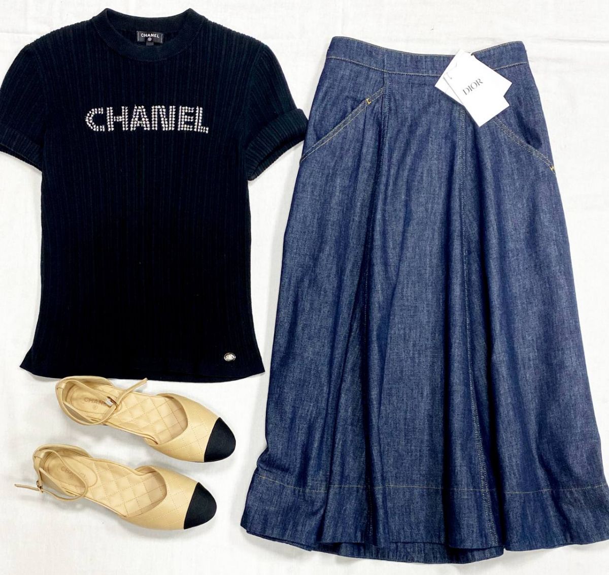 Юбка Christian Dior размер 40 цена 54 793 рубКофта Chanel размер 34 цена 23 483 рубБалетки Chanel размер 38.5 цена 62 620 руб