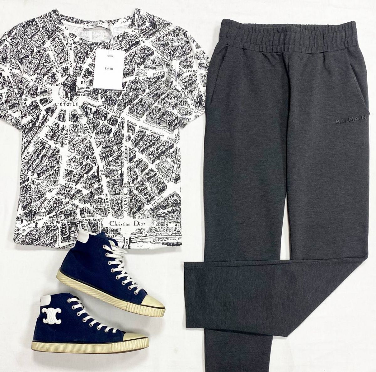 Футболка Christian Dior размер L цена 46 965 рубБрюки Balenciaga размер XS цена 7 828 рубКеды Celine размер 37 цена 31 310 руб