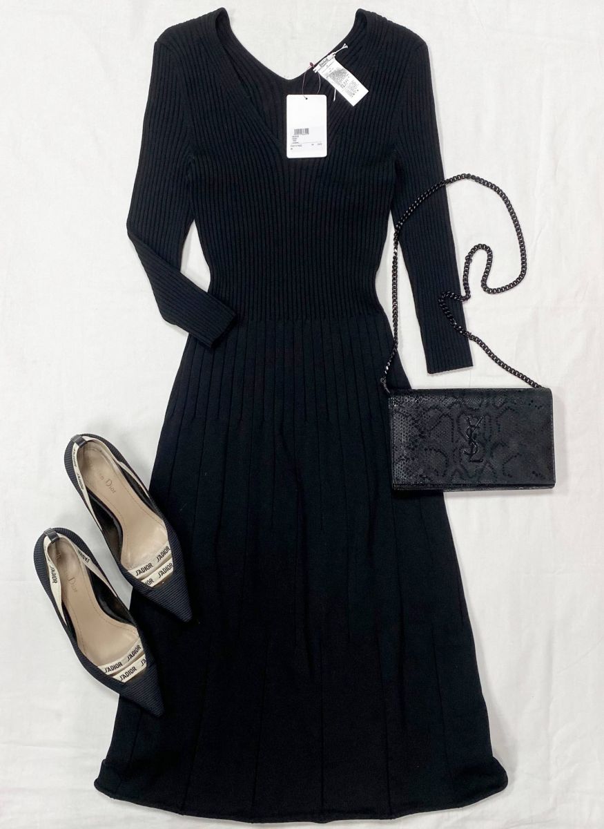 Платье Wolford размер M цена 15 655 руб / новое с бирками / 
Туфли Christian Dior размер 40 цена 31 310 руб 
Сумочка Saint Laurent