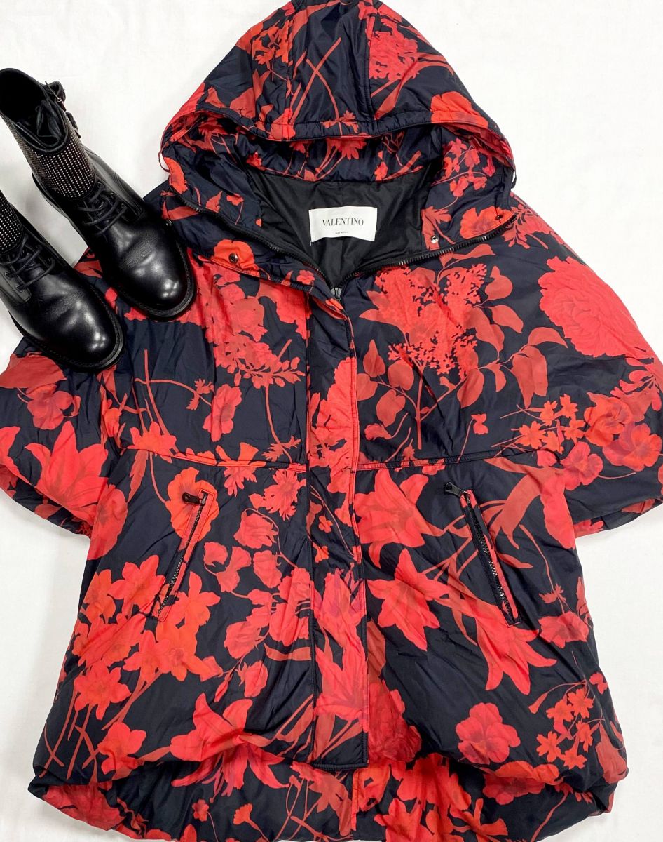 Куртка Valentino размер 38 цена 31 310 руб
Ботинки Saint Laurent размер 39.5 цена 39 138 руб