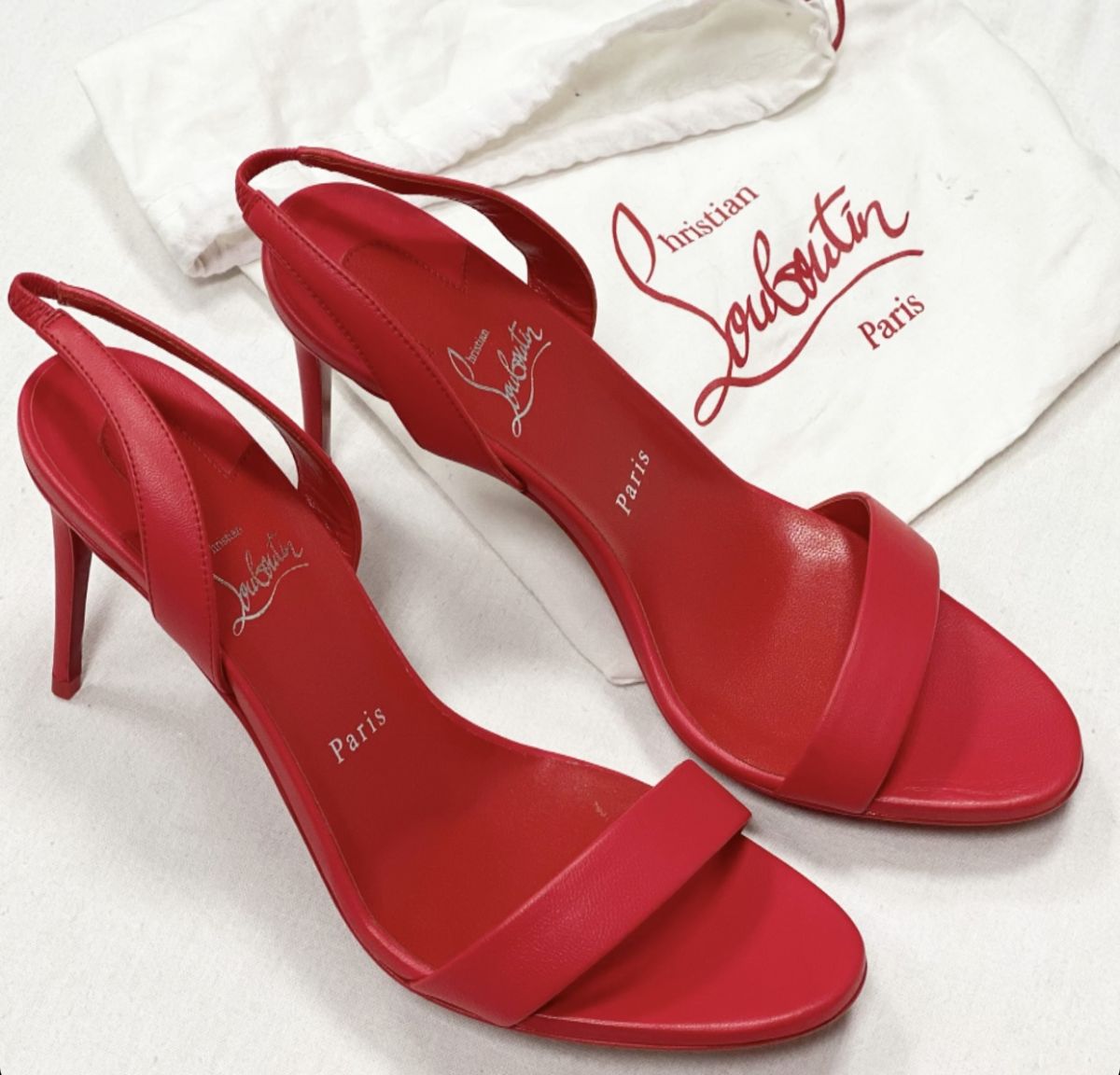 Босоножки Louboutin размер 40 цена 38 463 руб / новые / 