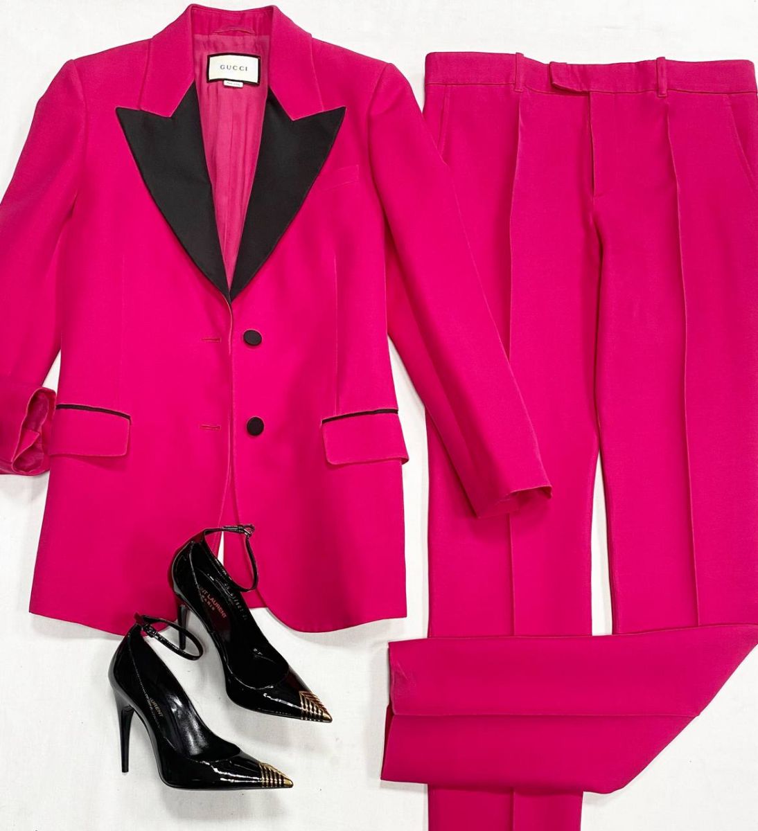 Костюм Gucci размер 42 цена 39 138 руб
Туфли Saint Laurent размер 39 цена 39 138 руб