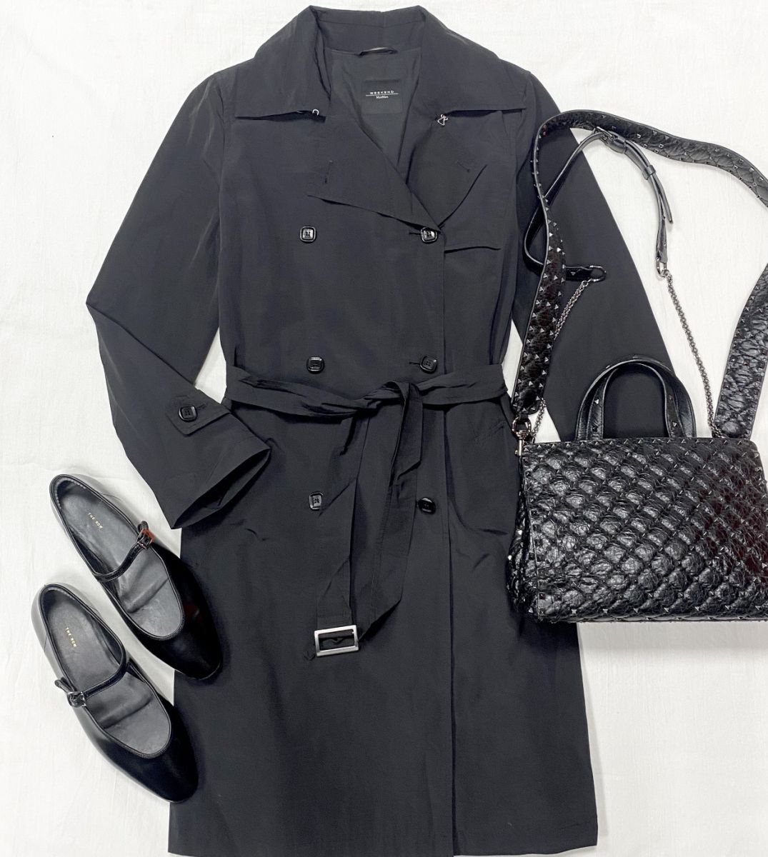 
Плащ Weekend Max Mara размер 38 цена 23 483 руб 
Балетки The Row размер 41 цена 31 310 руб 
Сумка Valentino 