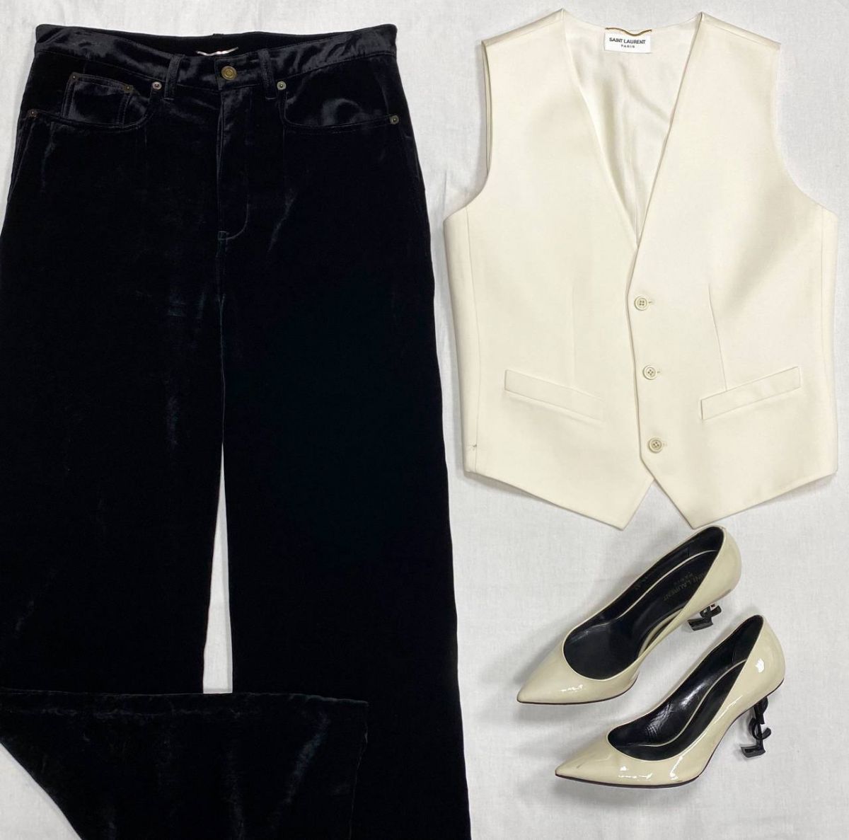 Брюки / бархат / Saint Laurent размер 31 цена 54 792 руб 
Жилет Saint Laurent размер 42 цена 54 792 руб 
Туфли Saint Laurent размер 39 цена 31 310 руб 